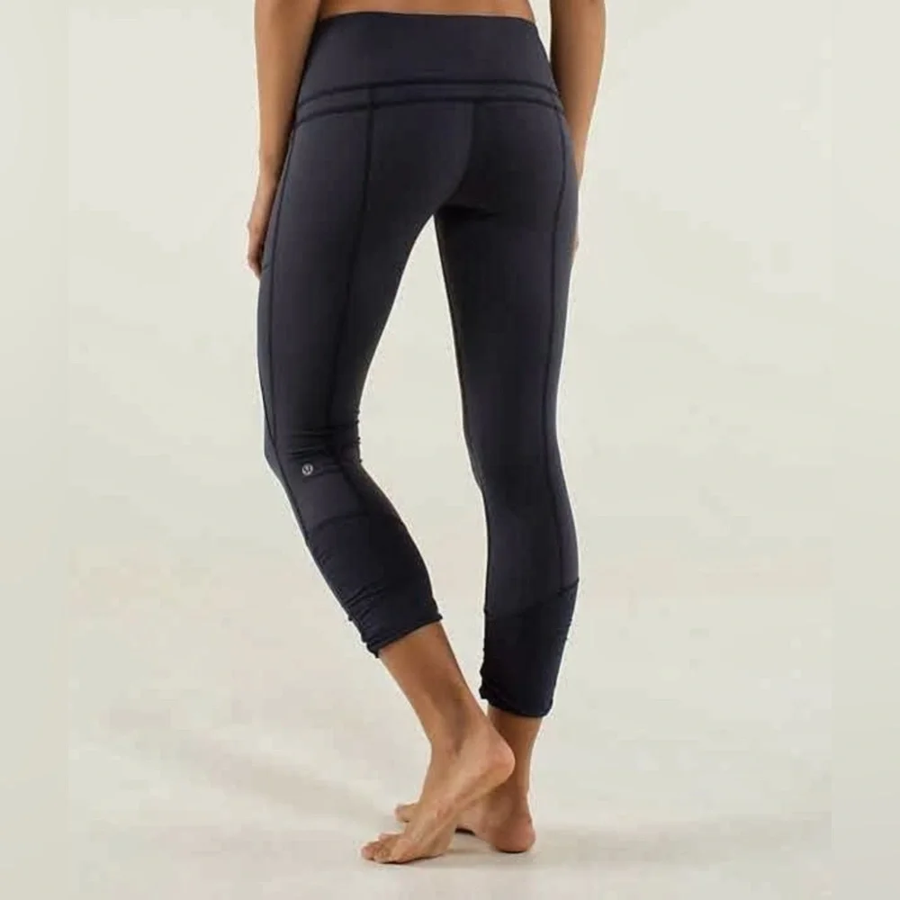 LULULEMON Women's Nothing to Hide Rouched Cropped Navy Leggings Size 4